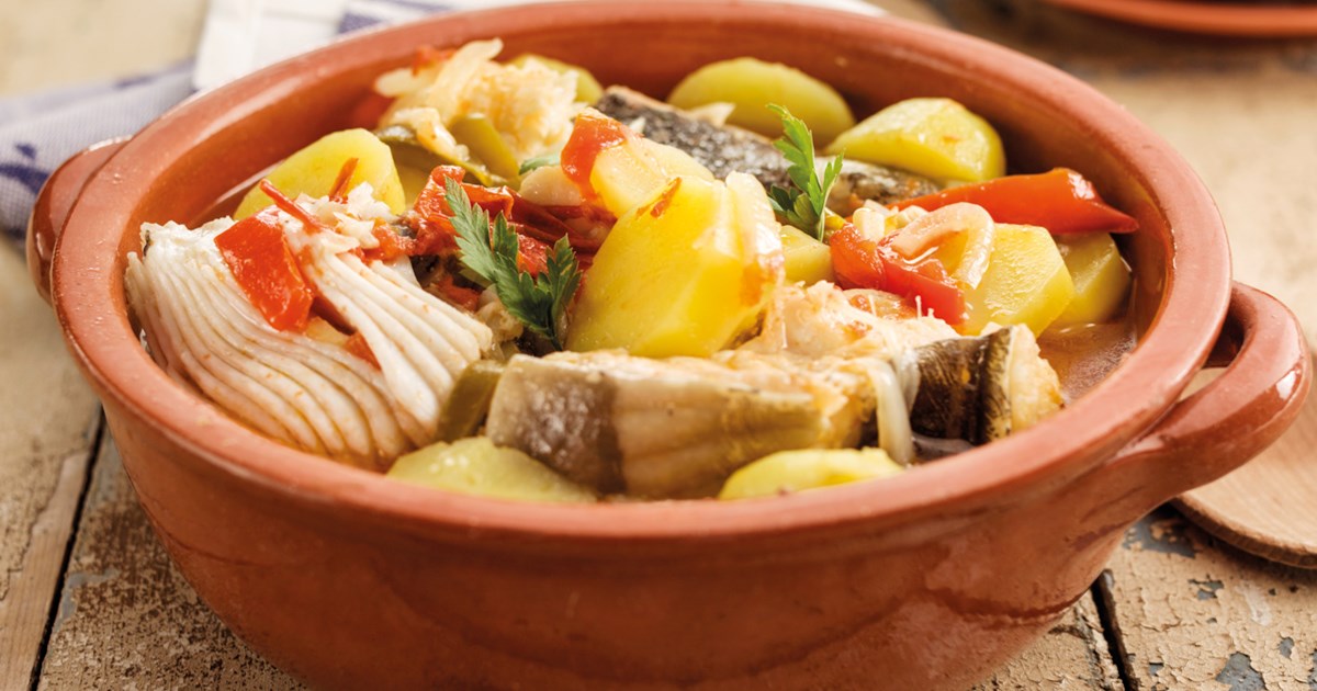 Caldeirada de peixe, guisado português com diversos tipos de peixe e legumes
